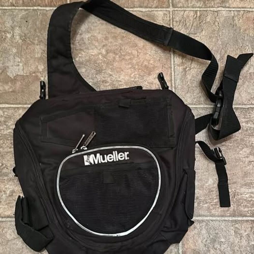 Mueller Sling Bag - Black